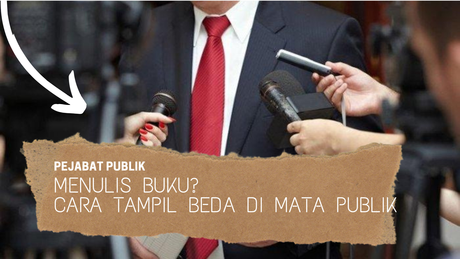 Pejabat Publik Menulis Buku, Cara Tampil Beda di Mata Publik